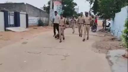 మిర్యాలగూడ: పట్టణంలోని ప్రకాష్ నగర్ లో కార్డెన్ సెర్చ్ నిర్వహించిన పోలీసులు, 98 బైకులు, 16 ఆటోలు, మూడు కార్లు, ఒక ట్రాక్టర్ స్వాధీనం