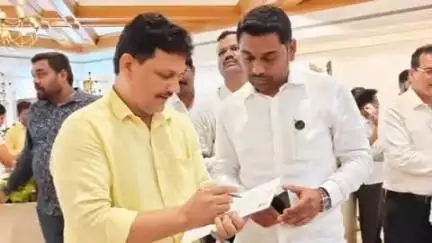 सिंदखेड राजा: मुंबई येथे आरोग्य मंत्री प्रकाश आबिटकर यांची आमदार मनोज कायंदे यांनी घेतली भेट