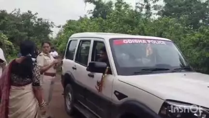 ପିପିଲି: ମୂଖ୍ୟମନ୍ତ୍ରୀଙ୍କ ପୁରୀ ଗସ୍ତପୂର୍ବରୁ ମହିଳା କଂଗ୍ରେସନେତ୍ରୀଙ୍କୁ ଡେଲାଙ୍ଗସ୍ଥିତ ବାସଭବନରୁ ଉଠାଇ ନେଇ ଥାନାରେ ଅଟକ ରଖିଲା ଡେଲାଙ୍ଗ ପୁଲିସ