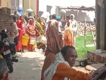 खिरौली में पानी का बहुत दिक्कत हैं यहां का लोग बहुत दिक्कत होगया है सुनवाई नहीं हो रहा है