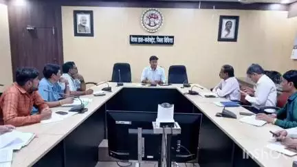 त्योंदा: वन मंडल अधिकारी ने ज़िले के अधिकारियों के साथ की बैठक, विभिन्न विषयों पर दिए दिशा-निर्देश
