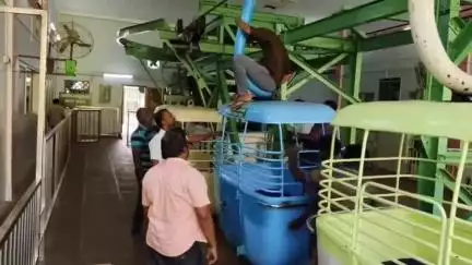 பழனி: பழனி தண்டாயுதபாணி சுவாமி கோவில் ரோப்கார் சேவை நிறுத்தப்பட்டு மாதாந்திர பராமரிப்பு பணிகள் பணிகள் மேற்கொள்ளப்பட்டு வருகிறது