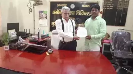 तोपचांची: जीतपुर स्वास्थ्य केंद्र में डॉक्टरों की कमी को लेकर जिला परिषद सदस्य प्रतिनिधि ने सिविल सर्जन को सौंपा आवेदन