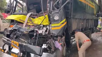 ഒറ്റപ്പാലം: മനിശ്ശേരിയിൽ ലോറികൾ കൂട്ടിയിടിച്ച് മൂന്നു പേർക്ക് പരിക്ക്