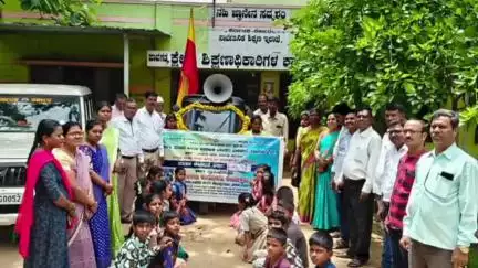 ಪಾವಗಡ: ಬನ್ನಿ ಮಕ್ಕಳೇ ಬನ್ನಿ, ಸರ್ಕಾರಿ ಶಾಲೆಗೆ ಬನ್ನಿ ಪಟ್ಟಣದಲ್ಲಿ ವಿನೂತನ ಕಾರ್ಯಕ್ರಮಕ್ಕೆ ಚಾಲನೆ ನೀಡಿದ ಬಿಇಒ ಇಂದ್ರಣಾಮ್ಮ