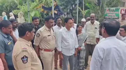 అంతర్వేదికరలో రంగా విగ్రహం ఏర్పాటుకు సంబంధించి ఉద్రిక్త పరిస్థితుల నేపథ్యంలో పరిస్థితులపై ఎమ్మెల్యే దేవ సమీక్ష