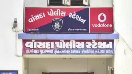 વાંસદા: ઉપસળ ગામમાં આરોપીએ એકબીજાની મદદગારી વડે ફરિયાદીને માર મારી જાનથી મારી નાખવાની ધમકી અંગે પોલીસ ફરિયાદ