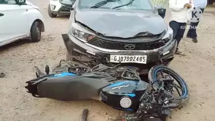 ધનસુરા: શહેરના શીકા પેટ્રોલ પંપ જોડે બાઇક અને કાર વચ્ચે ગમખ્વાર અકસ્માત સર્જાયો, એક વ્યક્તિ થયો ઘાયલ