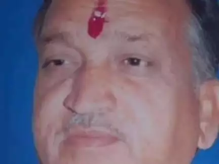 पिछोर: पूर्व विधायक पढेरिया की मनाई गई 25वीं पुण्यतिथि, जिला पंचायत उपाध्यक्ष ने अस्पताल में मरीजों को बांटे फल