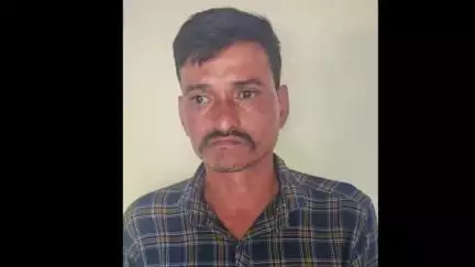 હળવદ: વિદેશી દારૂના ગુનામાં સંડોવાય હળવદ તાલુકાના જુના દેવડીયા ગામના ઇસમને પાસા તળે જેલ હવાલે કરતી પોલીસ..