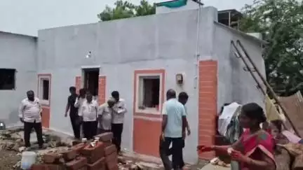 मंगळवेढा: शहरातील नुराणी मस्जिदशेजारी नांदायला येत नसल्याने भोकसून पत्नीची हत्या, मृत महिलेचा भाऊ व आई जखमी