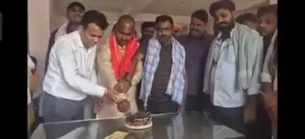 गिद्धौर के मोहुलीगढ़ गांव में किया गया अपोलो टायर शोरूम का उद्घाटन।#उद्घाटन