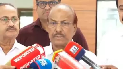 ഏറനാട്: കൂരിയാട്ട് പുതിയ പാലം തന്നെ വേണമെന്ന് പി.കെ കുഞ്ഞാലിക്കുട്ടി എം.എൽ.എ മലപ്പുറം ലീഗ് ഓഫീസിൽ പറഞ്ഞു