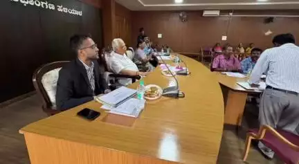 ಹಳಿಯಾಳ: ಪುರಸಭೆಯ ಸಭಾಂಗಣದಲ್ಲಿ ಶಾಸಕ ಆರ್.ವಿ.ದೇಶಪಾಂಡೆ ಅಧ್ಯಕ್ಷತೆಯಲ್ಲಿ ನಡೆದ ಆಶ್ರಯ ಸಮಿತಿ ಸಭೆ ಸಂಪನ್ನ