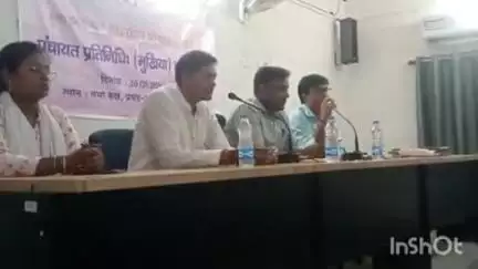 हसपुरा: हसपुरा ब्लॉक के सभाकक्ष में क्लाइमेट यूथ लीडरशिप प्रोग्राम को लेकर जनप्रतिनिधियों के साथ हुई बैठक, बीडीओ भी रहे शामिल