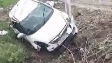 कुम्भलगढ़: काकरवां में दर्दनाक हादसा: बेकाबू कार पुल से टकराकर पलटी, चार यात्री हुए घायल