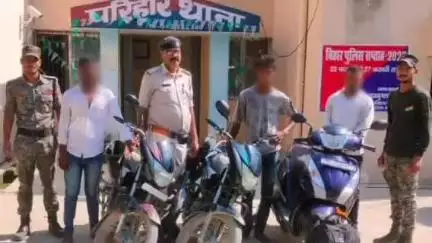 परिहार: परिहार पुलिस ने स्कूटी और बाइक से शराब बरामद कर तीन तस्करों को गिरफ्तार किया