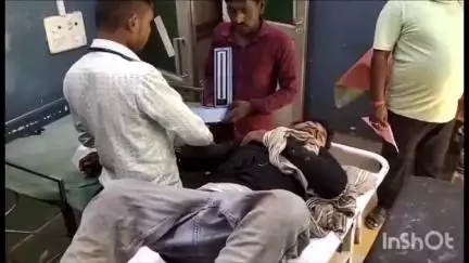 अतर्रा: मुसासी में अनियंत्रित बाइक पेड़ से टकराई, एक व्यक्ति घायल होकर अस्पताल में भर्ती