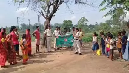 পাড়া: আনাড়া রেলওয়ে স্টেশন সংলগ্ন চাপুড়ি ও রামপুর গ্রামবাসী দের সচেতনতার বার্তা দিলো আরপিএফ