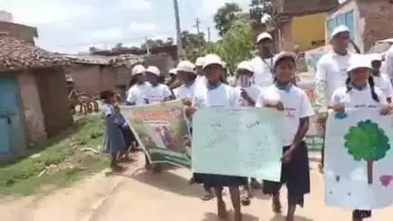 सिलाव: सिलाव प्रखंड के दरिया सराय गांव में ईको क्लब और छात्रों ने नुक्कड़ नाटक से लोगों को पर्यावरण के प्रति किया जागरूक