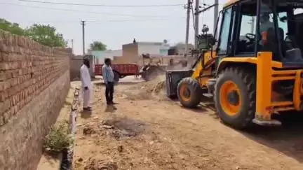रावतसर: रावतसर नगर पालिका प्रशासन ने शहर के विभिन्न वार्डों में चलाया स्वच्छता अभियान