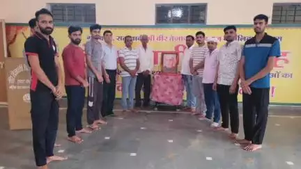 नीम का थाना: नीमकाथाना के वीर तेजाजी जाट छात्रावास में पूर्व प्रधानमंत्री चौधरी चरण सिंह की पुण्यतिथि पर श्रद्धांजलि सभा का आयोजन हुआ