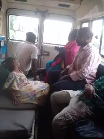 పల్నాడు జిల్లా,కనమర్లపూడి వద్ద రోడ్డు ప్రమాదం, ఇరువురికి గాయాలు