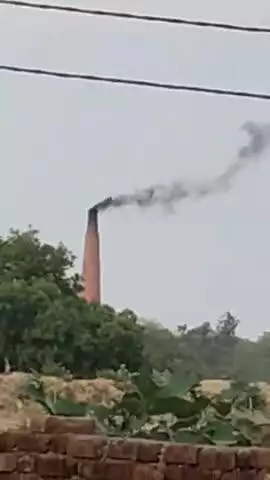 उ प्र प्रतापगढ पट्टी वेलसंडी गांव में विजेंद्र गुप्ता द्वारा सरकारी भूमि पर अवैध बाराही 551 ईंट भट्ठे का संचालन प्रदूषण