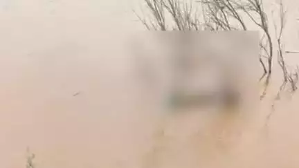 दुधि: केकरहवा नदी में डूबने से पति की मौत, पत्नी को ग्रामीणों ने बचाया, हादसा नदी पार करते समय हुआ
