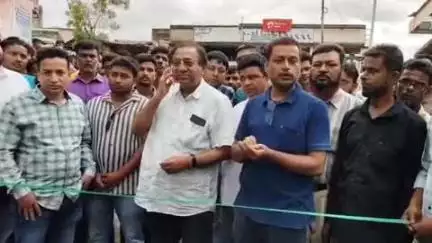মুরারই ১: পলসা মোড় থেকে এদরাকপুর পর্যন্ত রাস্তার কাজের ফিতে কেটে শুভ উদ্বোধন করলেন, বিধায়ক ডাক্তার মোশারফ হোসেন