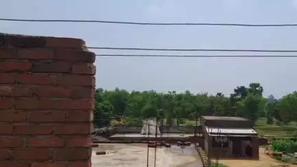घर के छत पर ग्यारह हजार हाईटेंशन करंट