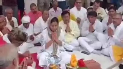 नरवल: विधानसभा अध्यक्ष सतीश महाना ने शुभम द्विवेदी स्मृति द्वार का शिलान्यास किया, ऐशान्या द्वारा किया गया भूमि पूजन