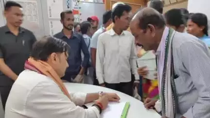 ଭଟଲି: ବିଜେପି କାର୍ଯ୍ୟାଳୟରେ ବିଭିନ୍ନ ଗ୍ରାମର ଜନସାଧାରଣଙ୍କ ସମସ୍ୟା ବୁଝିଲେ ଭଟଲୀ ବିଧାୟକ