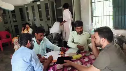 बनमा इटहरी: बनमा ईटहरी प्रखंड के विभिन्न विद्यालयों में मध्यान भोजन समेत अन्य चीजों की जांच की गई