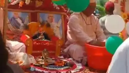 नौगावां सादात: नौगांवा के गांव मुनव्वरपुर में श्रीमद् भागवत कथा से पहले निकाली गई भव्य कलश यात्रा