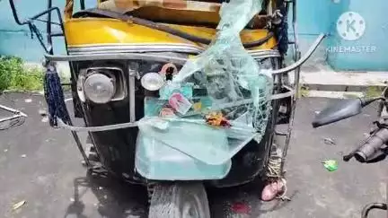 ডায়মন্ডহারবার ১: মুক্তাঙ্গনের কাছে ডায়মন্ড হারবার থানার এক পুলিশ অফিসারের অঠর ধাক্কায় মৃত্যু হয়