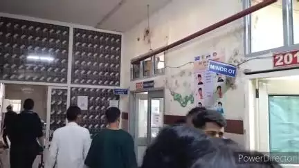 गलोड़: मेडिकल कॉलेज हमीरपुर के भवन के बालकनी एरिया को ग्रिल से किया जाएगा कवर, कुछ दिन पहले एक व्यक्ति कूद गया था