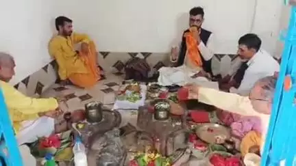करकेली: ग्राम जरहा के सेहरा टोला जलहली धाम मंदिर में महाराणा प्रताप जयंती पर मानस मंडली को धार्मिक पुस्तक भेंट