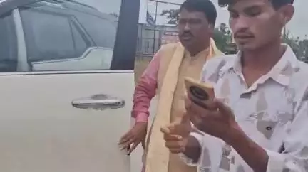 করিমগঞ্জ: মইনা জিপির জাতীয় সড়কে বিরাট গর্ত,পরিদর্শনে শ্রীভূমি জেলা সংখ্যালঘু উন্নয়ন বোর্ডের চেয়ারম্যান