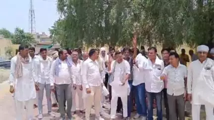 खाजूवाला: पेयजल सप्लाई नहीं होने से आक्रोशित कस्बेवासियों ने पीएचईडी के सहायक अभियंता कार्यालय को जड़ा ताला
#jansamasya