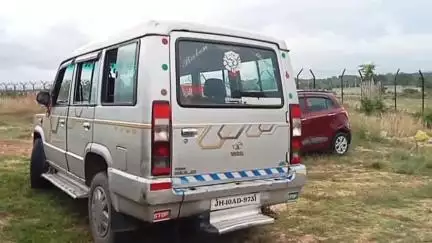 पूर्वी टुंडी: पूर्वी टुंडी पुलिस ने संदिग्ध टाटा समूह का वाहन जब्त किया, वाहन में लगा था बाइक का नंबर