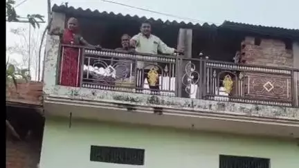 मेजा: कोरांव थाना क्षेत्र में एक झोलाछाप डॉक्टर द्वारा जान से मारने की धमकी और गाली-गलौज का वीडियो आया सामने
