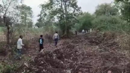 खुजनेर: राजगढ़ कलेक्टर के निर्देश पर राजस्व टीम ने खीमाखेड़ी से मवासा के बीच 12 साल से बंद रास्ता खुलवाया