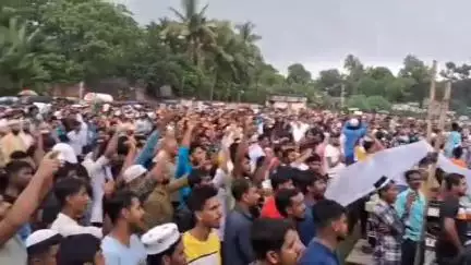 বসিরহাট ২: ওয়াকাফ আইন বাতিলের দাবিতে বিক্ষোভ সমাবেশ গোপালপুরে, উপস্থিত পীরজাদা আব্বাস সিদ্দিকী