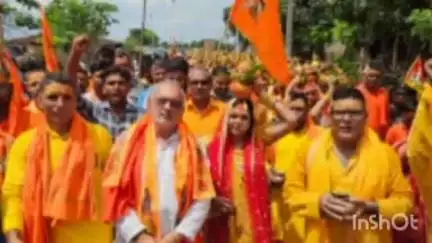 चौपारण: ग्राम नावागढ़ में भव्य कलश यात्रा निकाली गई, बरही विधायक मनोज कुमार यादव हुए शामिल
