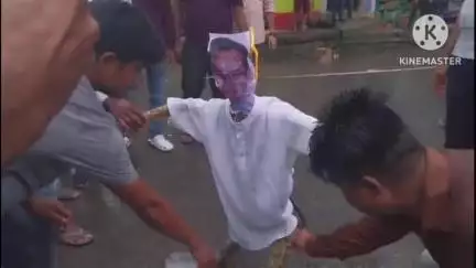 তিতাবৰ: গৌৰৱ গগৈৰ প্ৰতিকৃতি দাহ কৰিলে একাংশ বিজেপিৰ সমৰ্থকে ,গৌৰৱ গগৈ মূর্দাবাদ ধ্বনিৰে উত্তাল প্ৰতিবাদ তিতাবৰত