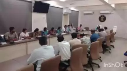 ખેરગામ: આગામી ગ્રામ પંચાયત સામાન્ય/વિભાજન/પેટા ચૂંટણી અન્વયે ગ્રામ પંચાયત નોડલ અધિકારીશ્રીઓ સાથે ચૂંટણીની કામગીરી અંગે બેઠક