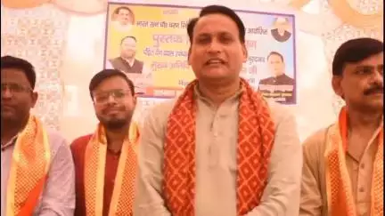 कांठ: कांठ में आस्था का महाकुंभ पुस्तक का हुआ विमोचन, प्रधानाचार्य डा अनुज अग्रवाल की पुस्तक