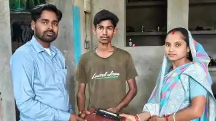 इटखोरी: इटखोरी की छात्रा ने जिले में छठा स्थान प्राप्त किया, मुखिया ने हौसला बढ़ाते हुए किया पुरस्कृत