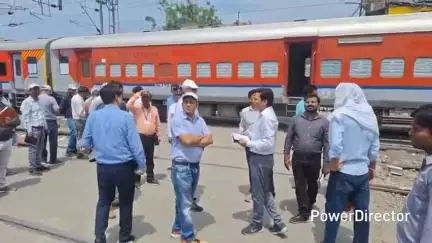 लालकुऑ: कोलकाता की मेट्रो रेलवे की संरक्षा ऑडिट टीम द्वारा रेलवे संरक्षा ऑडिट का किया गया निरीक्षण